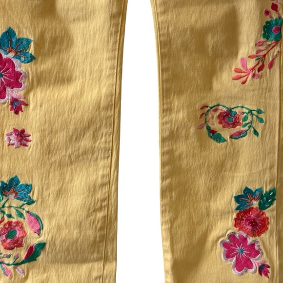 DG2 Diane Gilman Embellished Yellow Jeans Embroidered Peacock Flowers 6P - Picture 4 of 6